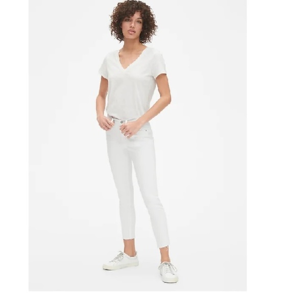 GAP Pants - NWT Gap Mid Rise True Skinny Jeans 27 c576